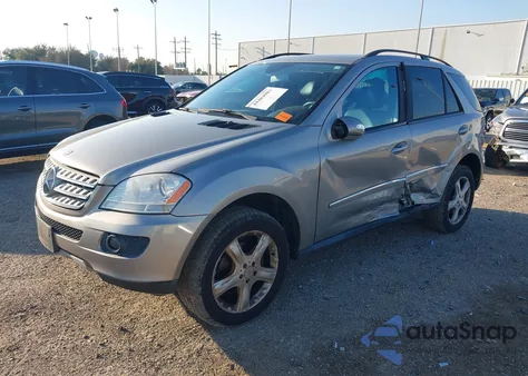 2008 Mercedes-Benz Ml 350 4Matic z USA, uszkodzony, nr VIN 4JGBB86E78A387331